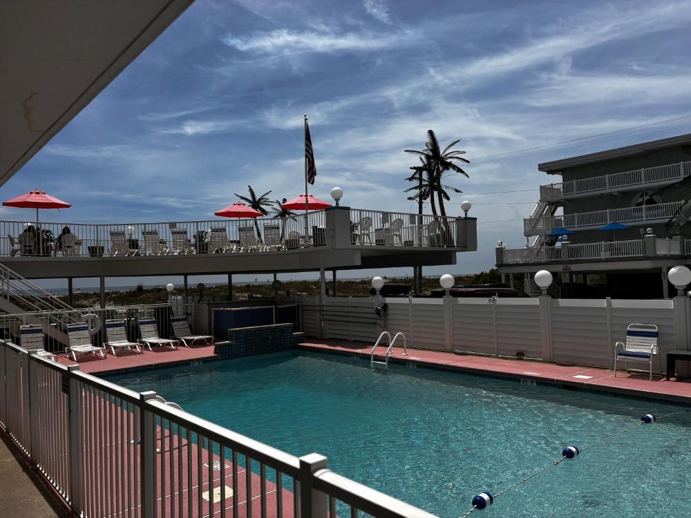 One Bedroom Non-Efficiency Suite with Partial Ocean View interior