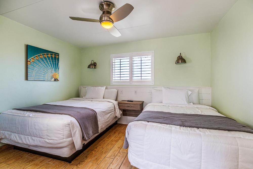 One Bedroom Suite with Two Queen Beds Efficiency and Partial Ocean View interior
